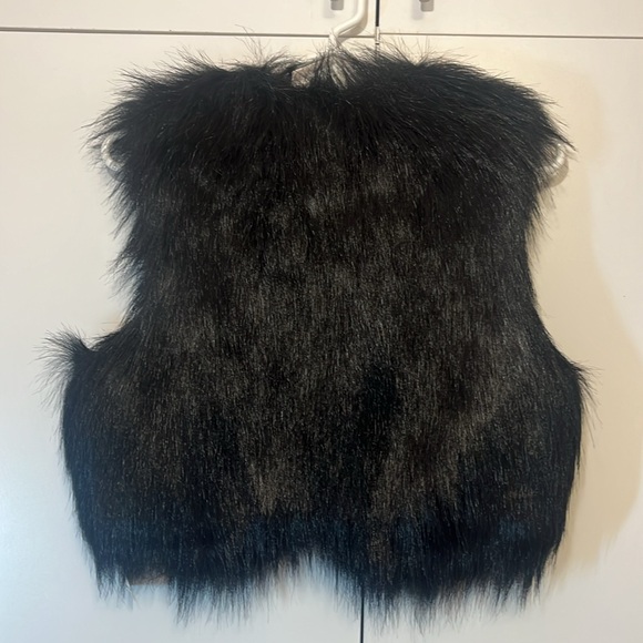 A126 Lester’s NYC Faux Fur Chic Black Vest Size Small - Picture 2 of 2